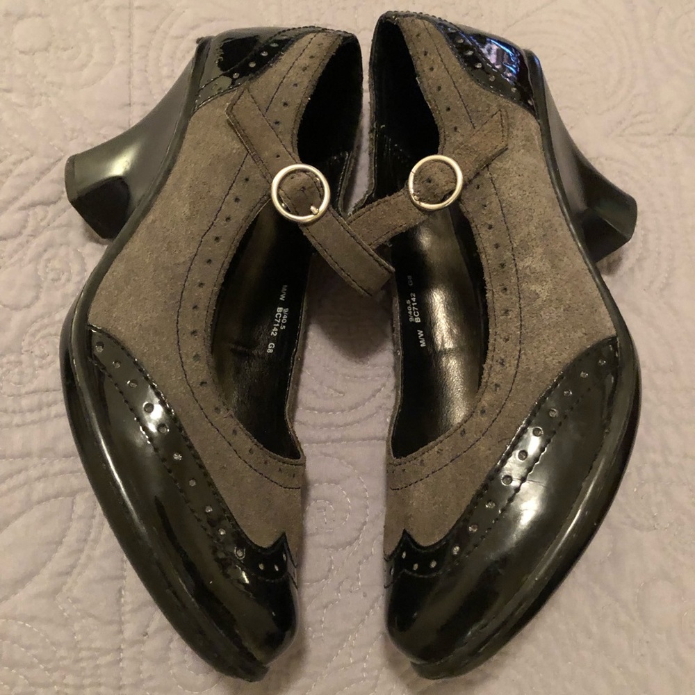 Grey/black shoes